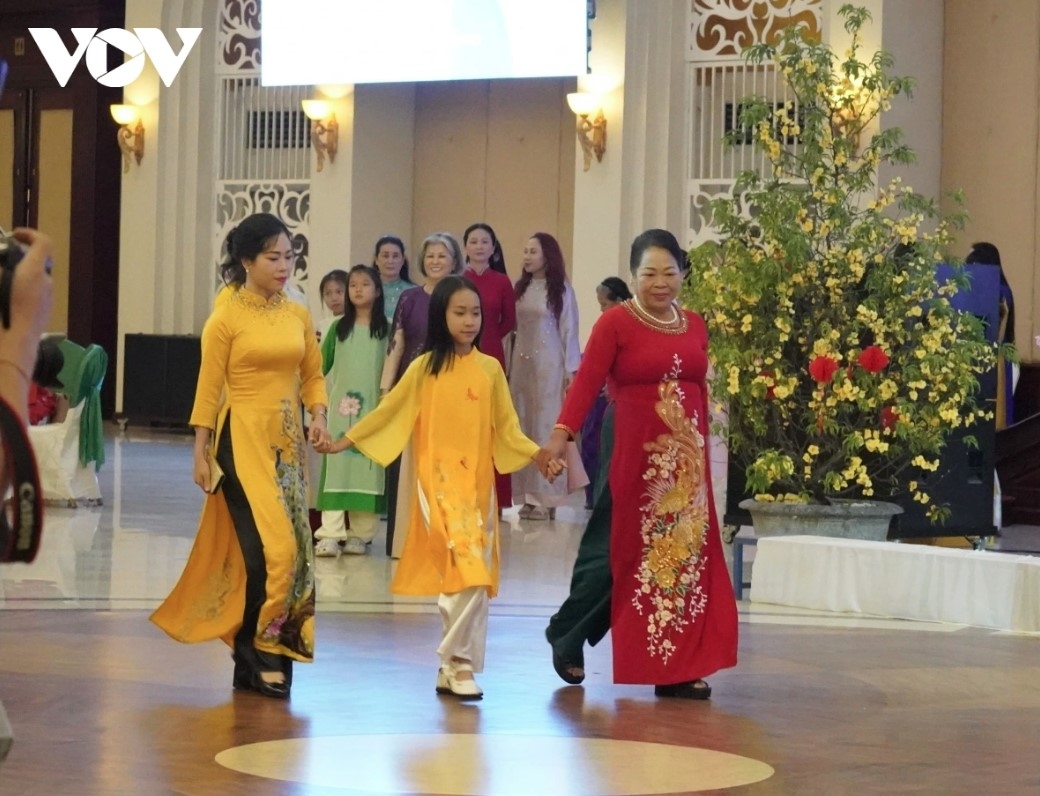 New club in Laos promotes Vietnam’s Ao Dai heritage